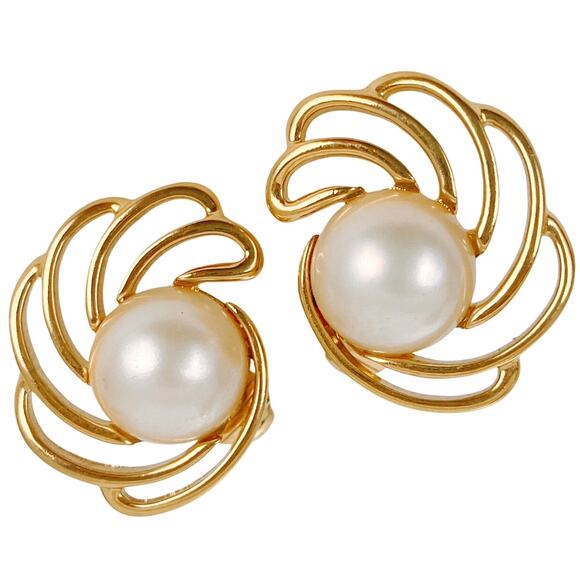 Vintage Signed Crown Trifari Earrings Gold Tone Faux Pearl Clip On Mid Century - Picture 1 of 16